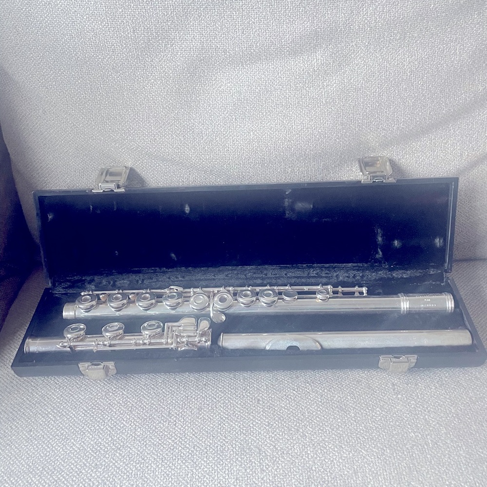 Gemeinhardt solid silver flute in excellent condition.